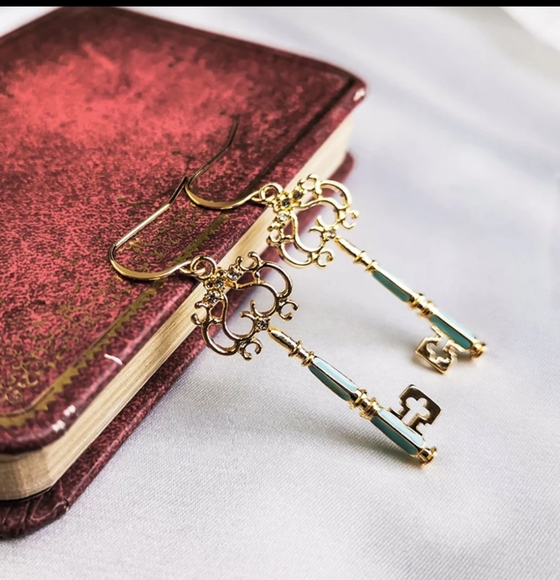 💙🗝️NEW VINTAGE INSPIRED SKELETON KEY EARRINGS - Picture 3 of 5